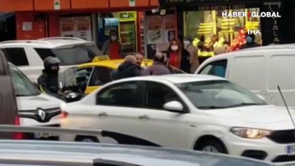 Sürücülerin tekmeli tokatlı kavga kamerada