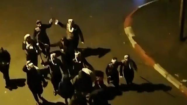 Sultanbeyli’de korona virüsü unutturan kılıçlı düğün eğlencesi