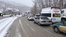Tokat-Sivas karayolunda kar ve tipi ulaşımı aksattı
