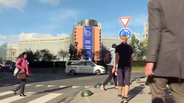 União Europeia e Reino Unido abertos à cooperação na batalha das vacinas