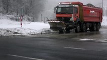 Bolu Dağı’nda kar yağışı devam ediyor