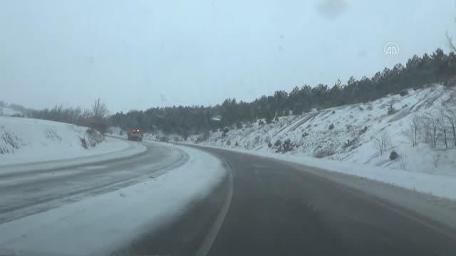 Tokat-Sivas kara yolunda kar nedeniyle ulaşımda aksamalar yaşanıyor