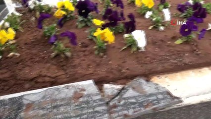 Hırsızlar mezarlıklardaki alüminyumlara dadandı, kabirleri parçaladı