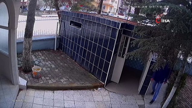 Muslukları çalan hırsızlara imamdan sitem dolu not ' Allah için muslukları yerinden sökme, ihtiyacın varsa karşılayalım'