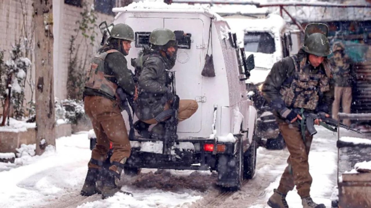 J&K: Attack on CRPF convoy, 2 injured, 2 martyrs