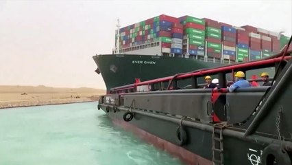 Navegação suspensa no Canal de Suez