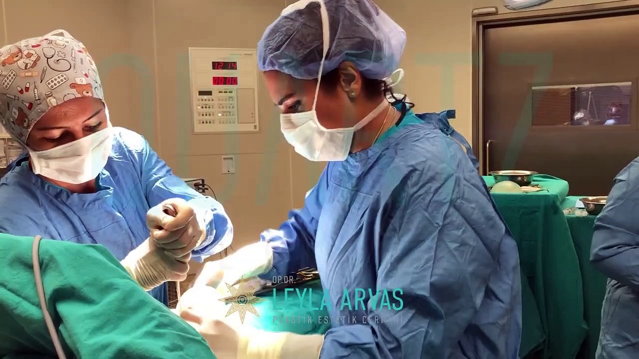 MEME DİKLEŞTİRME AMELİYATI NASIL YAPILIR_! _ Op. Dr. Leyla Arvas