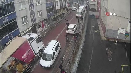 Sultangazi'de okula giden çocuk kamyonun altında kaldı