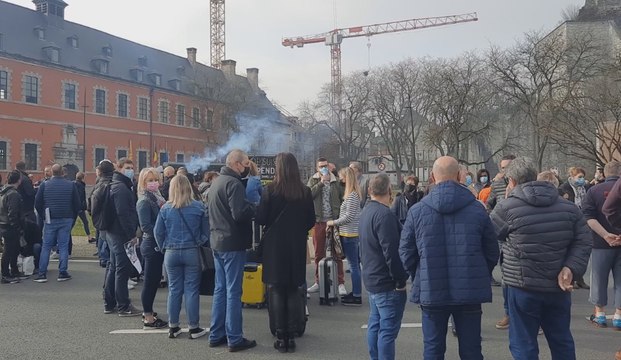 DJ, fumigènes, pétards: le secteur Horeca manifeste à Namur (photos)