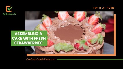 Try it at home: Assembling a cake with fresh strawberries