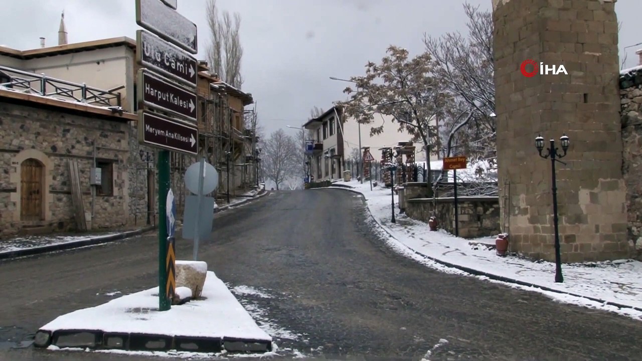 Elazığ’da Kar Yağışı Etkili Oldu, Tarihi Harput Mahallesi Beyaza Büründü