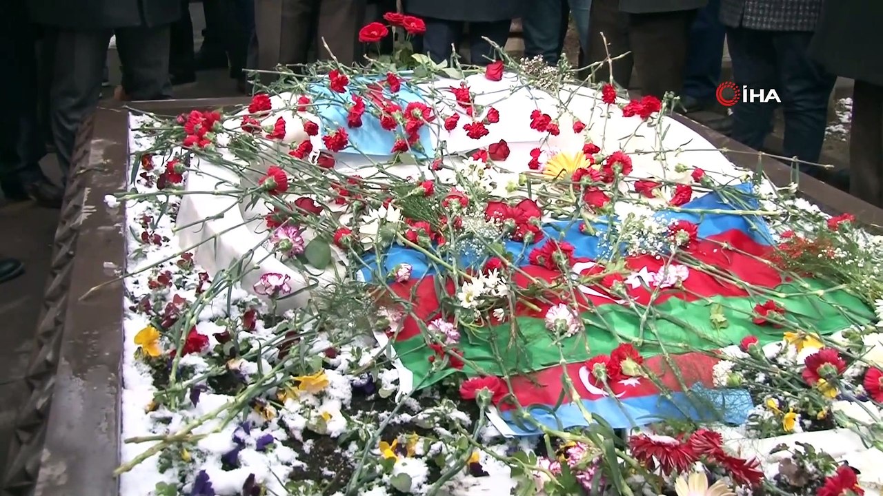 Muhsin Yazıcıoğlu kabri başında dualarla anıldı