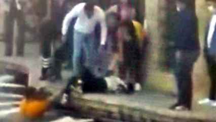 Balıklıgöl'e düşen genç kızı vatandaşlar kurtardı