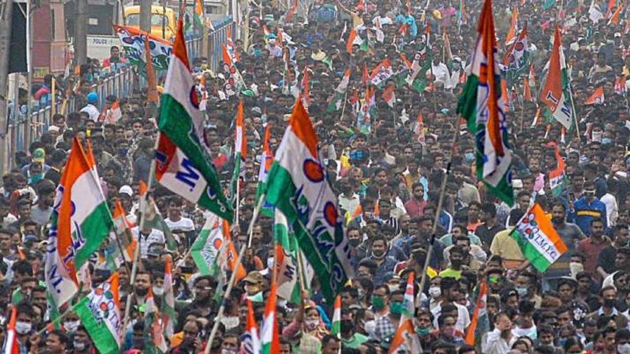Huge crowds in election rallies, raising coronavirus fears
