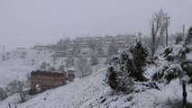 Kar yağışı tarihi Harput Mahallesi ve Hazar Gölü çevresini beyaza bürüdü