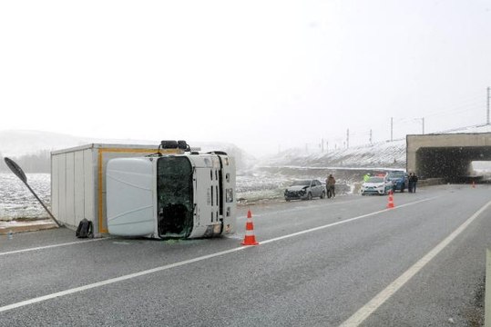 Sorgun'da kamyon devrildi: 1 yaralı
