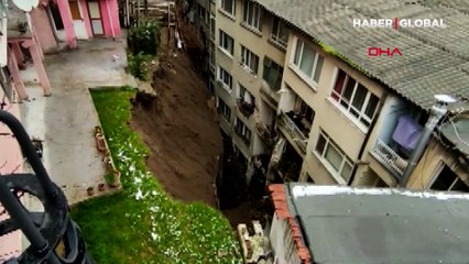 Télécharger la video: Bursa Osmangazi'de apartmanın istinat duvarı çöktü bina tahliye edildi: İtfaiye, polis ve AFAD ekipleri sevk edildi