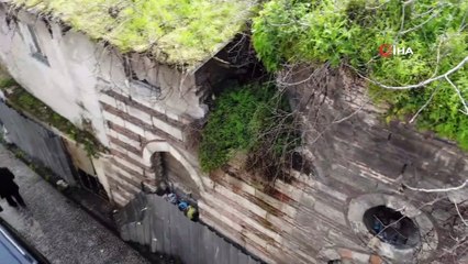 Fatih'te 476 yıllık medrese harabeye döndü