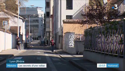 Belle histoire : une valise remplie de photos anciennes découverte à Lyon