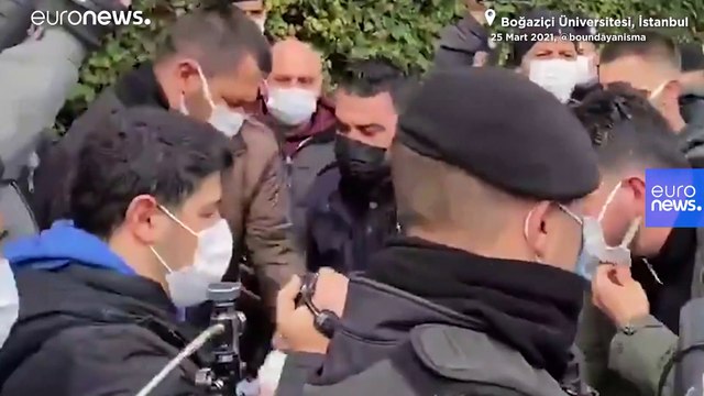 Boğaziçi Üniversitesi’nde protestolar sürüyor; polis en az 12 öğrenciyi gözaltına aldı