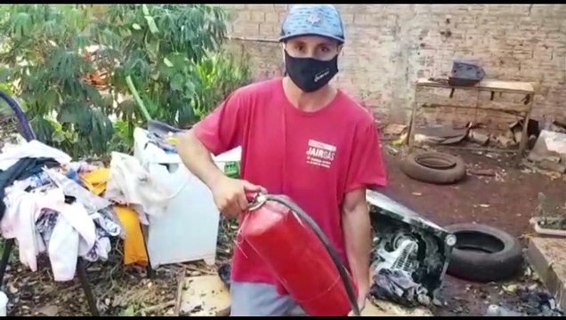 Vizinhos controlam incêndio em residência no Bairro Interlagos