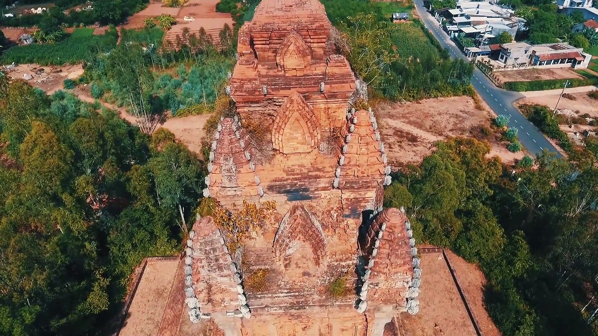 ⁣Amazing Ariel View Of Thailand Temple 8k