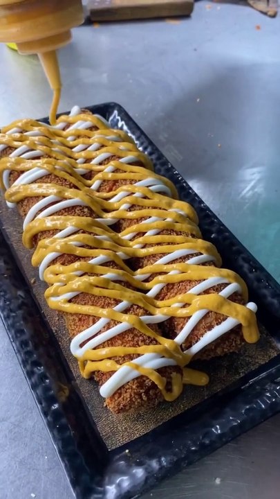 Crispy Spring Rolls watch till end   Keep Following Me : @hrit_foodies  For Motivational & Intresting Facts Follow My Another Insta Account : @factsby.hritsharma  . . . . . . . #foodstagram #chicken #salad #foodlovers #