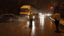 BURDUR Kar yağışı Burdur- Antalya karayolunda ulaşımı aksattı