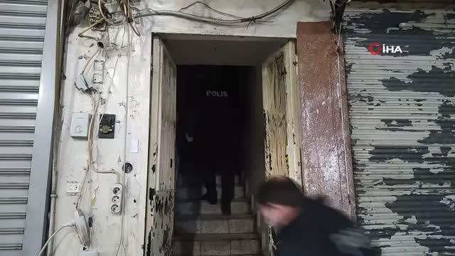 Adana'da kahvehaneye polis baskını: 8 kişiye kısıtlamayı ihlalden para cezası