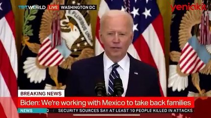 Biden konuşurken yine takıldı