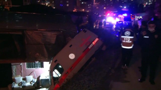 Ümraniye’de kaza yapan ambulansta kalbi duran hastayı hayatta tutmak için zamanla yarıştılar
