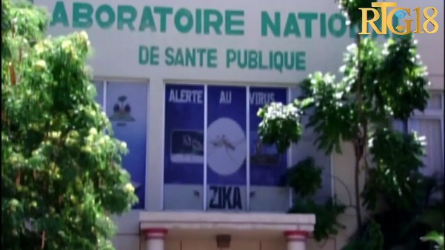 Anbasad Lafrans nan peyi Dayiti remèt yon kantite materyèl medikal bay ministè sante piblik.