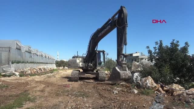 MERSİN Erdemli Belediyesi, üreticinin önündeki engelleri kaldırıyor