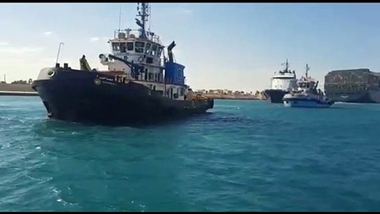 Suezkanal ist frei gelegt: Schiffsverkehr wird wieder aufgenommen