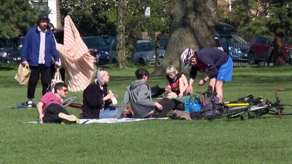 Inglaterra flexibiliza confinamento