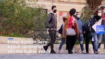 İtalya'da bir lise trans öğrencilere isim seçme hakkı verdi