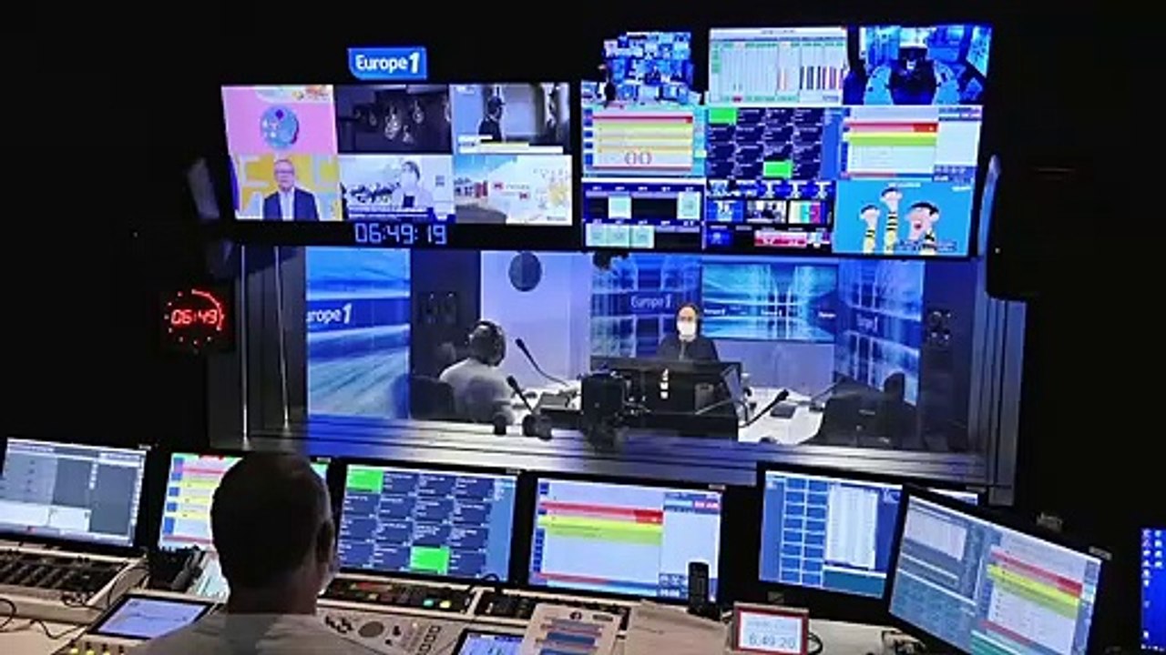 Isolation : des fenêtres avec des stores intégrés pour filter les rayons du soleil l'été