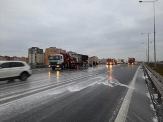 Son dakika: BAŞAKŞEHİR KUZEY MARMARA OTOYOLU'NDA KARGO KAMYONUNDA YANGIN ÇIKTI