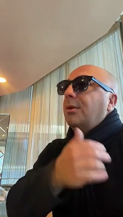 Bi’Bilen Emir Hepoğlu - Videolu Görüş - Sizce seyahat esnasında nasıl yemekler ikram edilmeli?
