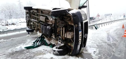 İşçi servisi devrildi: 11 yaralı