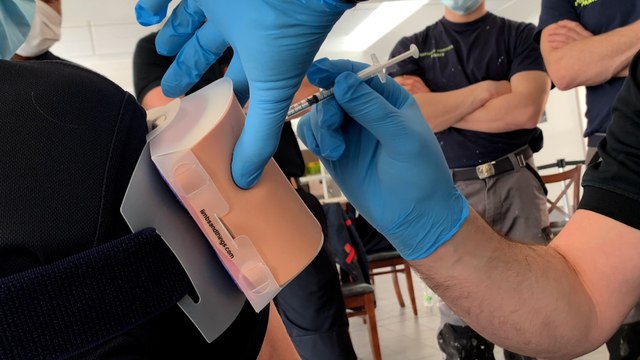 Vaccinodromes : les pompiers de Paris formés à piquer