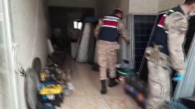GAZİANTEP - Tarım arazilerinde kurulu güneş panellerini çaldıkları iddiasıyla 2 şüpheli tutuklandı