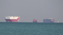 Canal de Suez bloqué: les images des embouteillages de navires