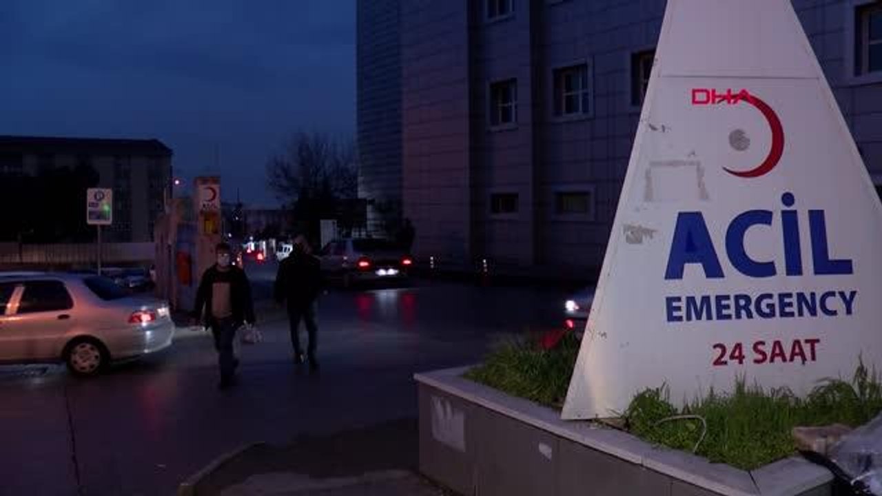 Son dakika haberi: BURSA Çanakkale Valisi Aktaş ile Bursa Valisi Canbolat trafik kazası geçiren Çanakkale Orman Bölge Müdürü Demirci ile ailesini hastanede ziyaret etti