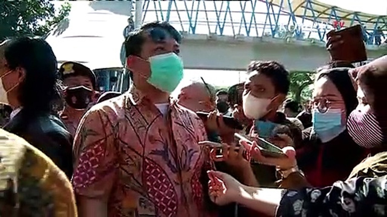 Tim Kuasa Hukum Rizieq Cek Cok dengan Aparat Karena Dilarang Masuk