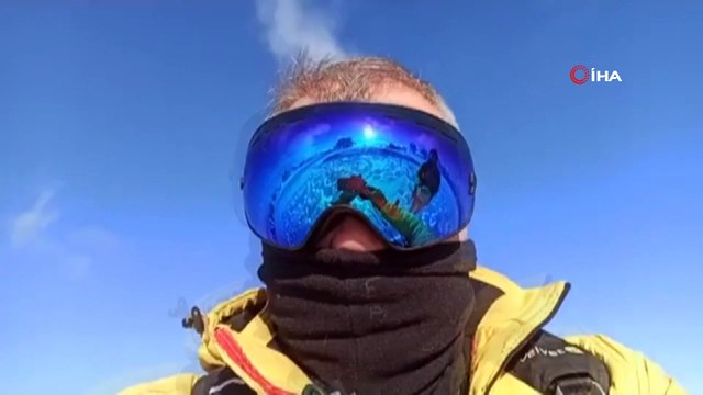 Karlı havada yamaç paraşütü keyfi