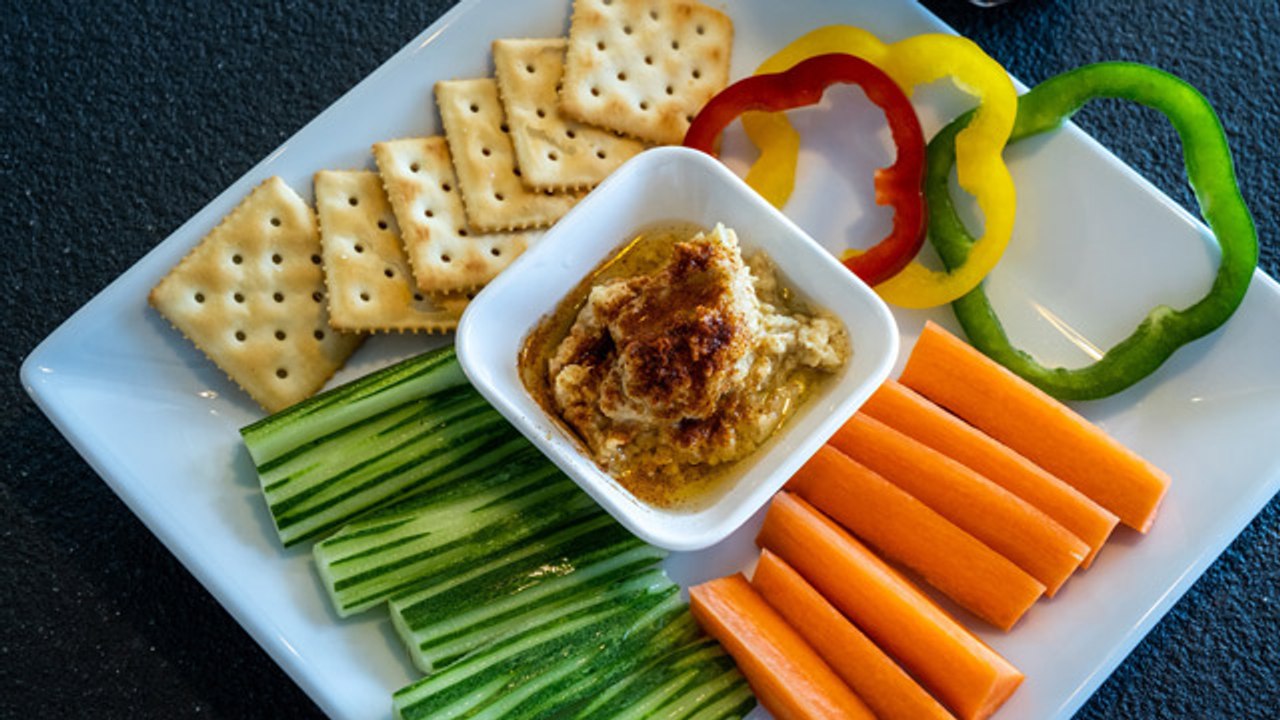 Snacks fáciles y saludables para disfrutar mientras teletrabajas