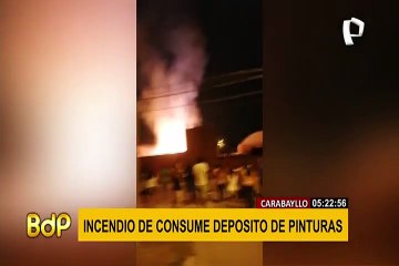 Incendio consume depósito de pinturas en Carabayllo