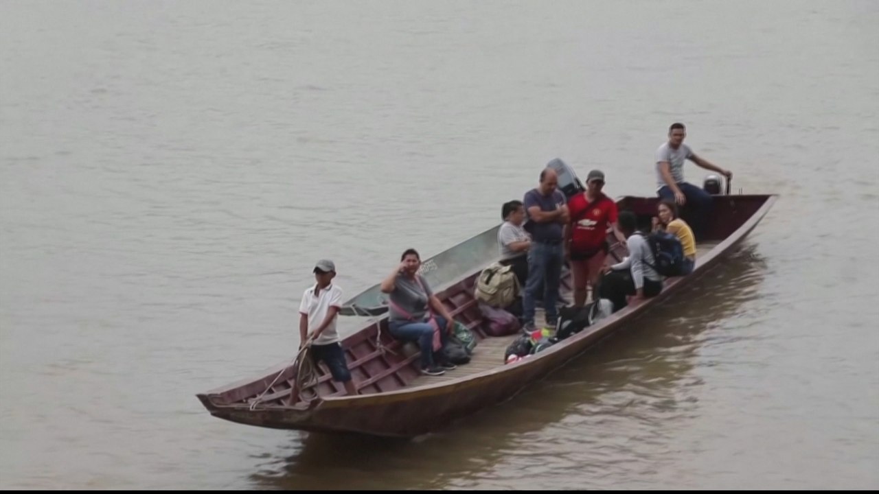 Thousands of Venezuelans flee to Colombia amid violence on border