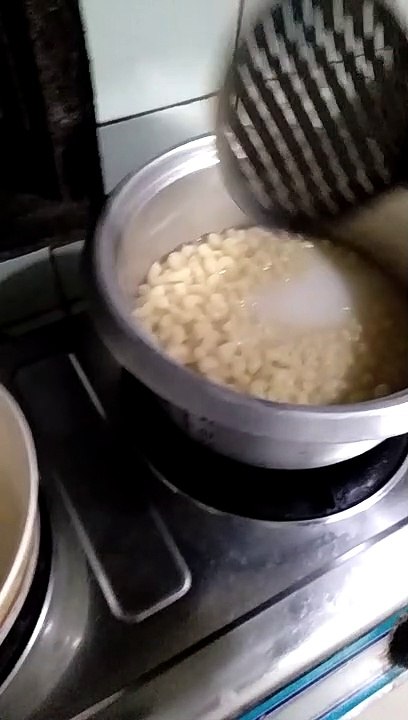 preparing for macaroni 